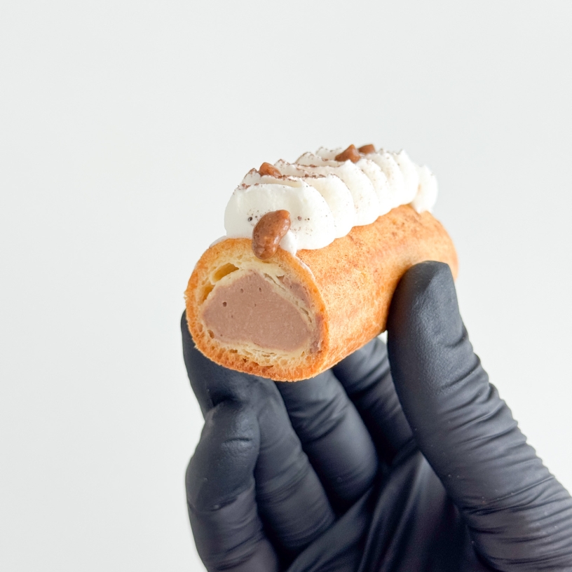 ECLAIR FAÇON LATTE MACHIATTO